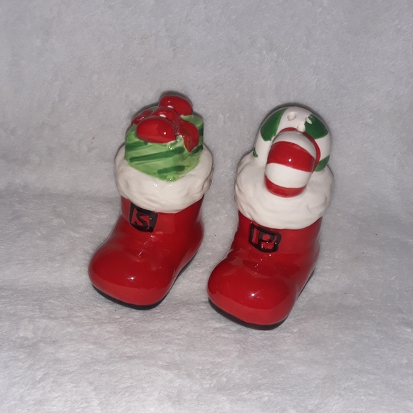Ceramic Santa Boots Salt And Pepper Shaker - Picture 2 of 8